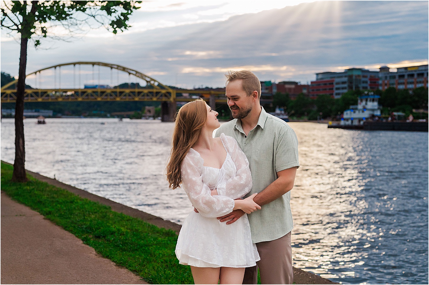 pittsburgh sunset on the rivers engagement picture • Incredible Pittsburgh Yellow Bridges Engagement Photos